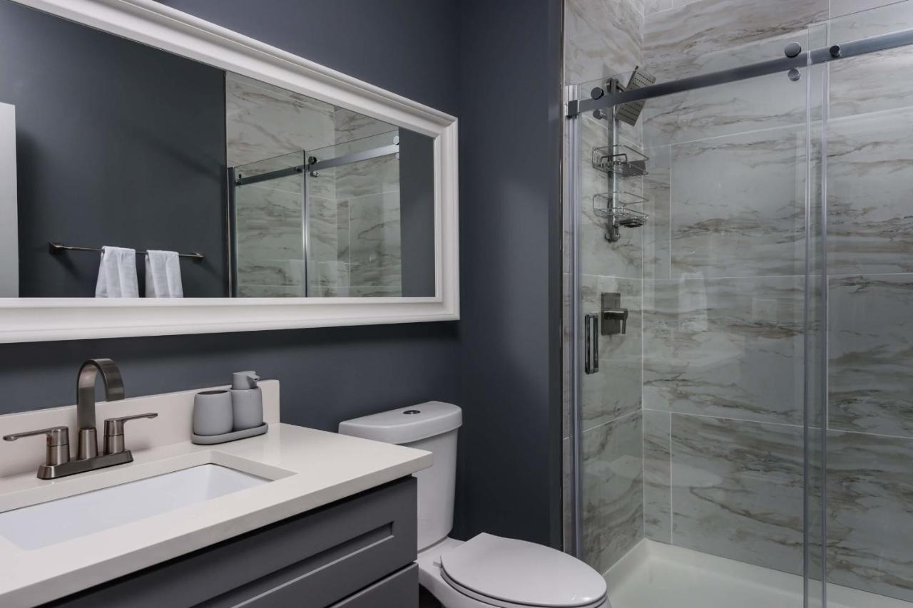 سانت لويس Frontdesk Modern 1 Bedroom Apt With Rooftop Lounge المظهر الخارجي الصورة